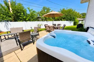 9113 Idlewild Dr, Highland, IN 46322 - Photo 26
