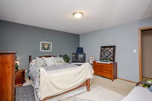 8211 Lincoln Circle, Merrillville, IN 46410 - Photo 16