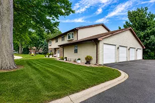1845 Burgundy St, Schererville, IN 46375 - Photo 2