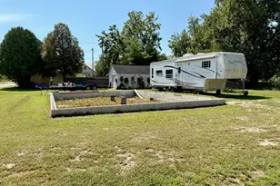 615 E Pearl St, Medaryville, IN 47957 - Photo 1