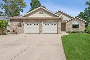 883 Hemingway Trail, Valparaiso, IN 46383 - Photo 2