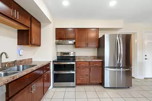 385 Riviera Ct, Valparaiso, IN 46385 - Photo 6