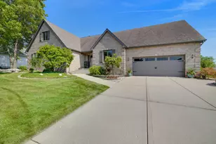 9201 Schillton Dr, Saint John, IN 46373 - Photo 1