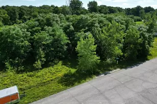 521 Scenic View Ave, Valparaiso, IN 46385 - Photo 6