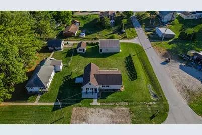 205 E Grove Street, Wheatfield, IN 46392 - Photo 2