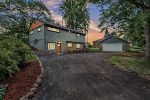 1404 Forest Park Ave, Valparaiso, IN 46385 - Photo 2