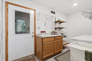 446 N Glenwood Dr, Griffith, IN 46319 - Photo 8