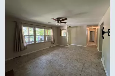 236 S 150 E, Valparaiso, IN 46383 - Photo 4