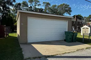 223 Adelaide Pl, Munster, IN 46321 - Photo 4