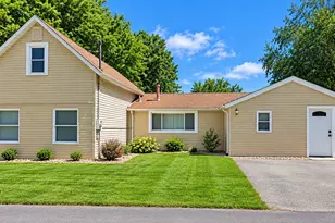 656 S 4th St, Chesterton, IN 46304 - Photo 1