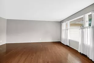 207 Highland Dr, Valparaiso, IN 46383 - Photo 6