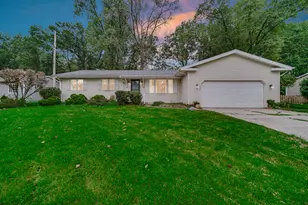 207 Highland Dr, Valparaiso, IN 46383 - Photo 2