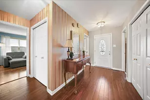 1060 Vanderburgh St, Valparaiso, IN 46385 - Photo 6