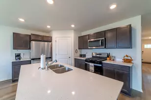 605 Ensign Pl, Hebron, IN 46341 - Photo 6