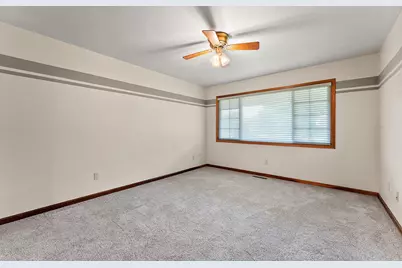 552 Fleetwood Drive N, Valparaiso, IN 46385 - Photo 26