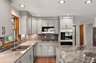 552 Fleetwood Dr N, Valparaiso, IN 46385 - Photo 14