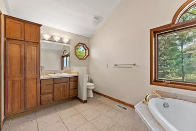 552 Fleetwood Drive N, Valparaiso, IN 46385 - Photo 24