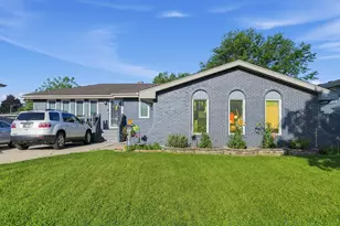 2524 James Dr, Dyer, IN 46311 - Photo 2