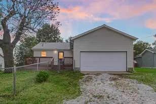 310 Jones St, North Judson, IN 46366 - Photo 2