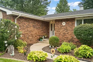 2323 Drop Anchor Dr, Crown Point, IN 46307 - Photo 2