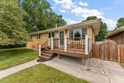 228 E Division Street, Demotte, IN 46310 - Photo 2