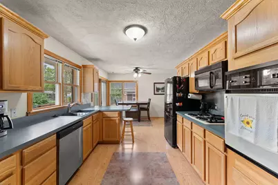 228 E Division Street, Demotte, IN 46310 - Photo 12
