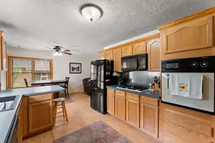 228 E Division St, Demotte, IN 46310 - Photo 10
