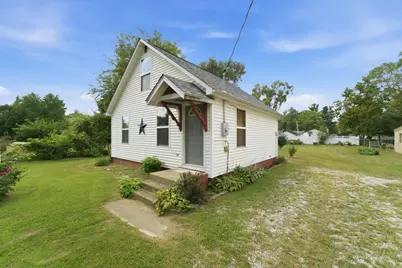 708 S Rose Avenue, Kouts, IN 46347 - Photo 2
