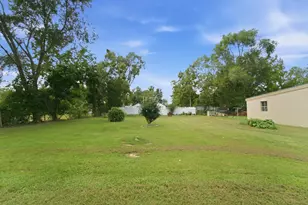 708 S Rose Ave, Kouts, IN 46347 - Photo 16