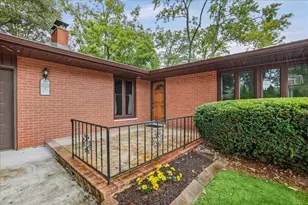 1805 Clover Ln, Valparaiso, IN 46385 - Photo 2
