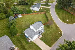 1611 Crest View Ln, La Porte, IN 46350 - Photo 6