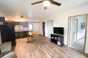 418 E Oak St, Rensselaer, IN 47978 - Photo 4