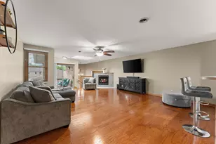 946 Elm Dr, Crown Point, IN 46307 - Photo 6
