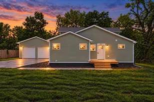 615 Yellowstone Rd, Valparaiso, IN 46385 - Photo 1