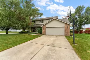 160 Deertrail Dr, Dyer, IN 46311 - Photo 2