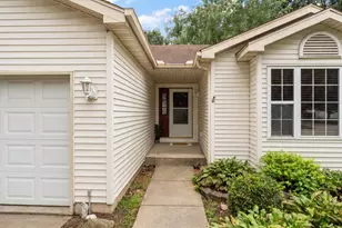 405 Galway Dr, Valparaiso, IN 46385 - Photo 2