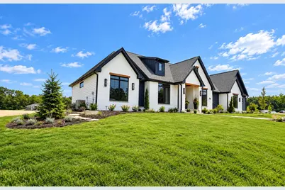 464 Stonebridge Pkwy, Valparaiso, IN 46383 - Photo 2