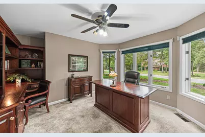 4610 Thornbury Drive W, Valparaiso, IN 46383 - Photo 14