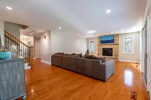 9832 Twin Creek Blvd, Munster, IN 46321 - Photo 8