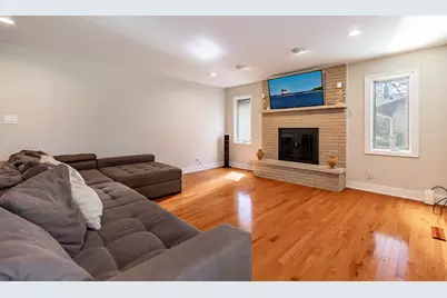 9832 Twin Creek Boulevard, Munster, IN 46321 - Photo 10