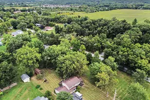 103 W Division Rd, Valparaiso, IN 46385 - Photo 2