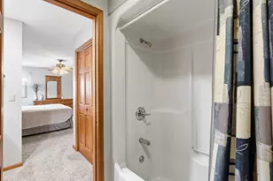 565 Waterford Ln, Valparaiso, IN 46385 - Photo 18