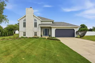 565 Waterford Ln, Valparaiso, IN 46385 - Photo 1