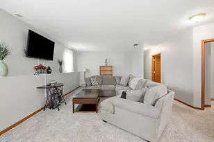 565 Waterford Ln, Valparaiso, IN 46385 - Photo 22