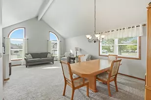 565 Waterford Ln, Valparaiso, IN 46385 - Photo 8