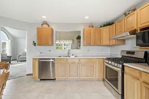 565 Waterford Ln, Valparaiso, IN 46385 - Photo 12