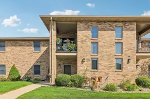 982 Elm Dr, Crown Point, IN 46307 - Photo 2