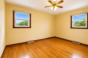 2560 W 61st Ave, Merrillville, IN 46410 - Photo 12