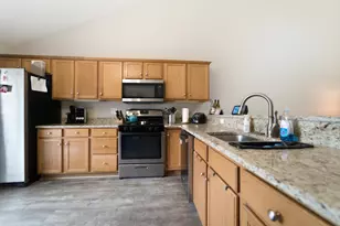 1002 N Colfax St, Griffith, IN 46319 - Photo 4