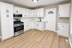 1218 E Farragut St, Crown Point, IN 46307 - Photo 2